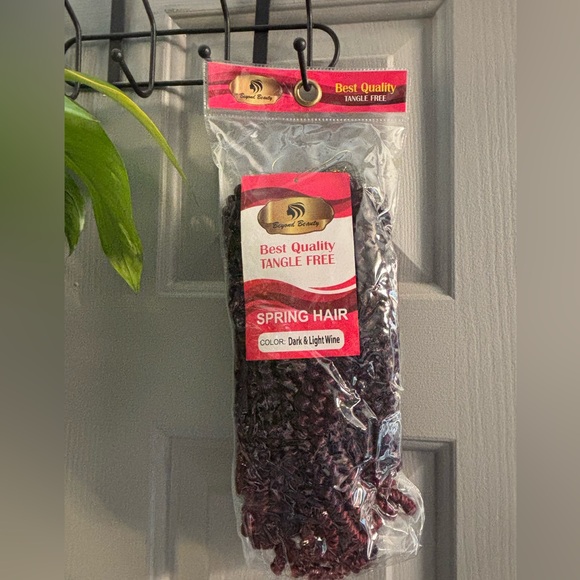 Tangle free spring hair - Picture 1 of 3